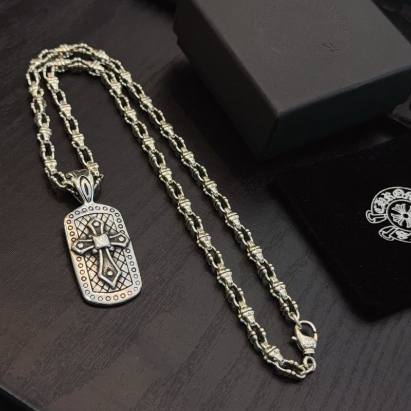 Ch*0me He**ts necklaces